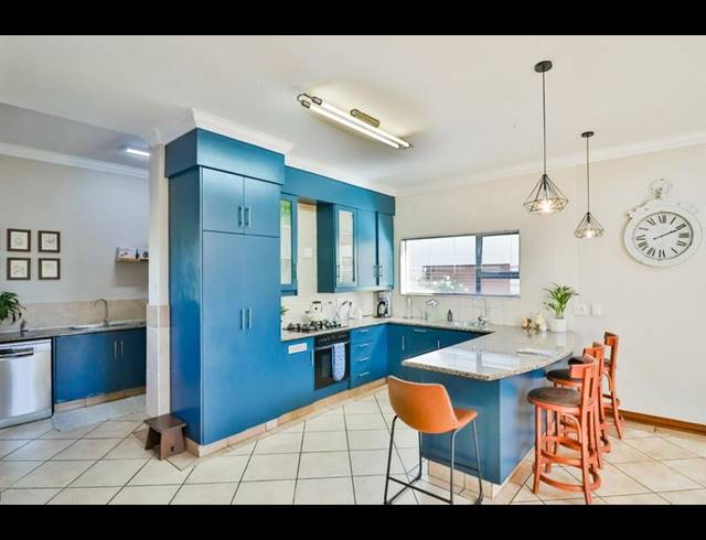 3 BEDROOM TOWNHOUSE FOR SALE IN MIDSTREAM ESTATE